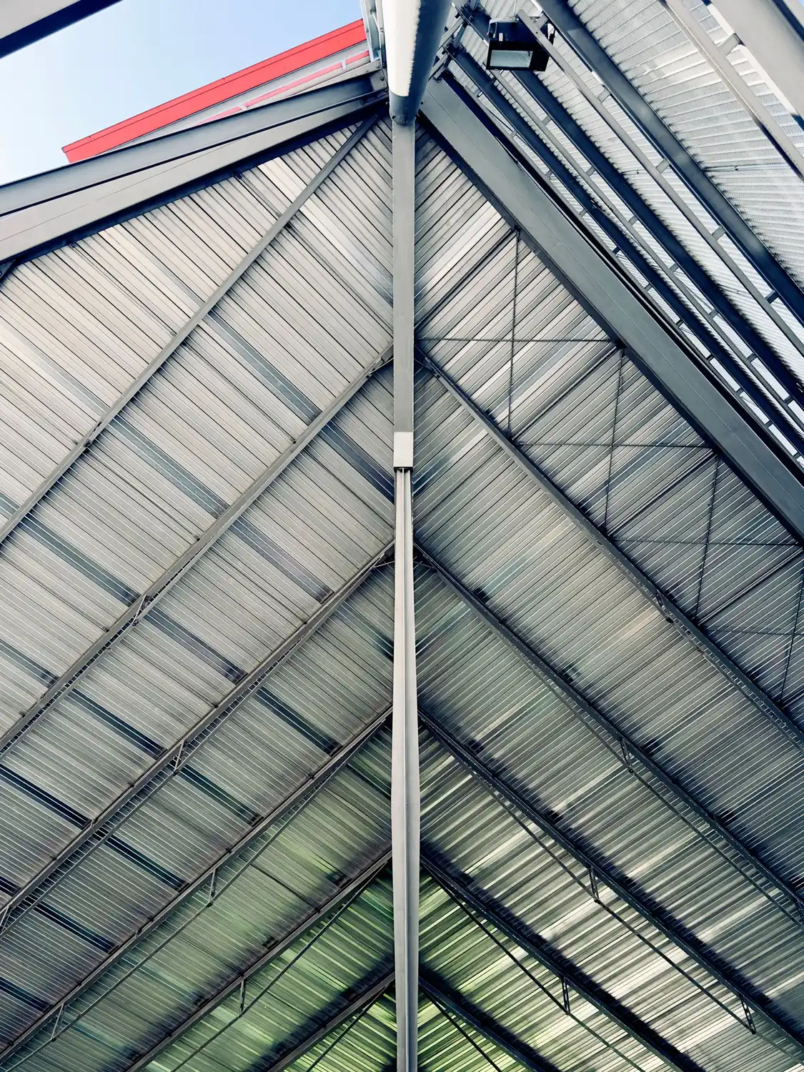 Metal roof over steel trusses
